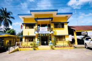 Cong. Kiko Turns Over Barangay Hall, Covered Court In Canlandog