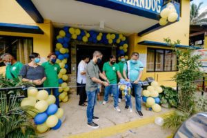 Cong. Kiko Turns Over Barangay Hall, Covered Court In Canlandog