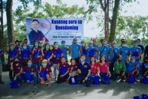 Cong. Kiko Distributes Solar Lights, Water Pumps in Talisay