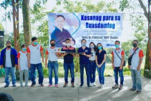 Cong. Kiko Distributes Solar Lights, Water Pumps in Talisay