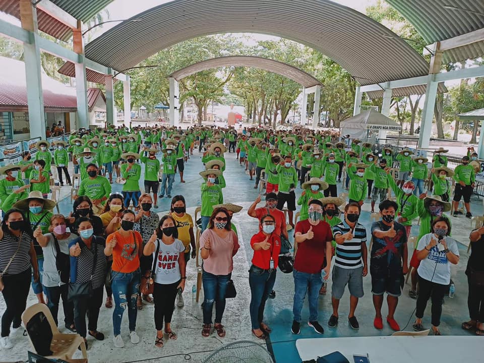 Talisay Displaced Workers Receive Cash Aid