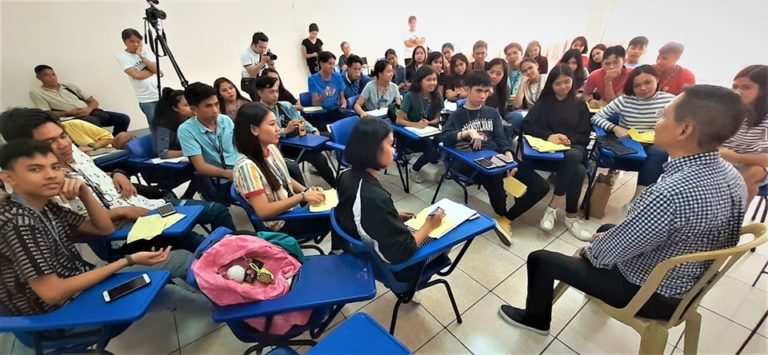 Cong Kiko Joins La Consolacion-Bacolod Grade 11 Class