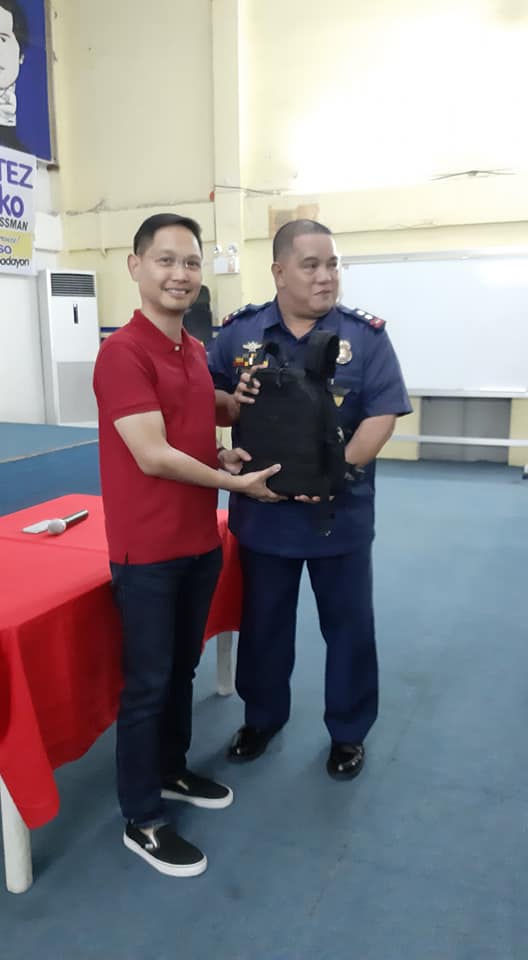 Cong. Kiko Benitez Met With Victorias PNP; Turned Over 5 Bullet Proof Vests