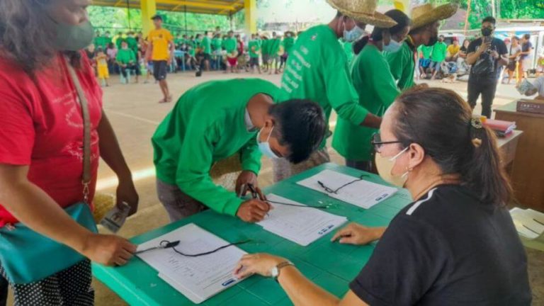 DOLE-TUPAD pay out at Barangay Kapitan Ramon, Silay City