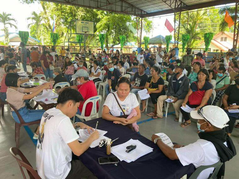 Congressman Kiko Benitez Facilitates Turn-Over of AICS Assistance to Silay Beneficiaries