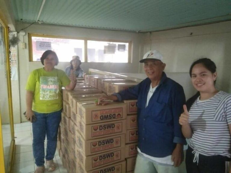 DSWD, Office of Congressman Kiko Benitez Distribute Food Packs to Murciahanon Affected by Typhon Egay