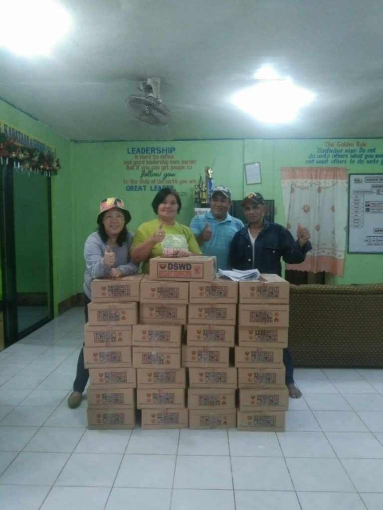 DSWD, Office of Congressman Kiko Benitez Distribute Food Packs to Murciahanon Affected by Typhon Egay