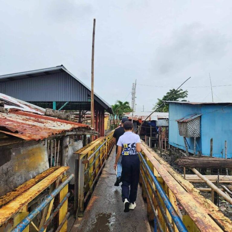 The Office of Cong. Kiko Benitez conducted a site visit to the homes of residents in Barangay Mambulac, Silay