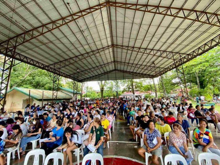 1000 beneficiaries in Talisay City received aid from the DSWD SWAD AICS