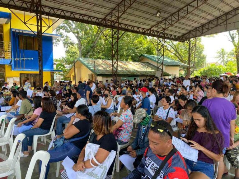 1000 beneficiaries in Talisay City received aid from the DSWD SWAD AICS