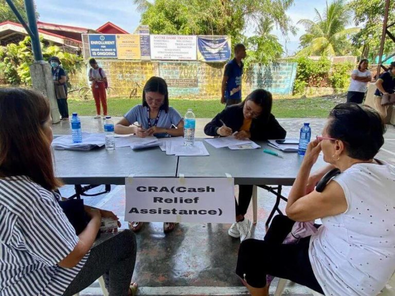 1000 beneficiaries in Talisay City received aid from the DSWD SWAD AICS