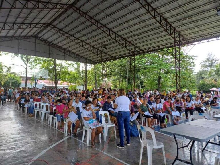 1000 beneficiaries in Talisay City received aid from the DSWD SWAD AICS