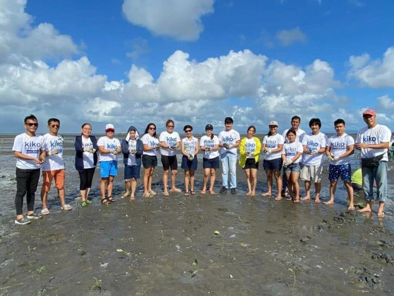 Metro Third District Office staff Joins Mangrove Planting