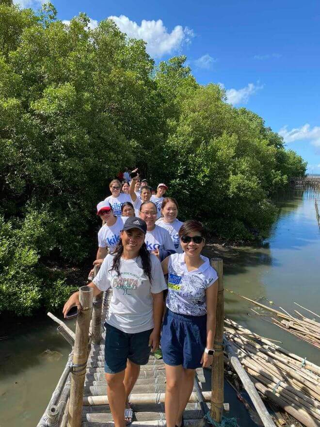 Metro Third District Office staff Joins Mangrove Planting