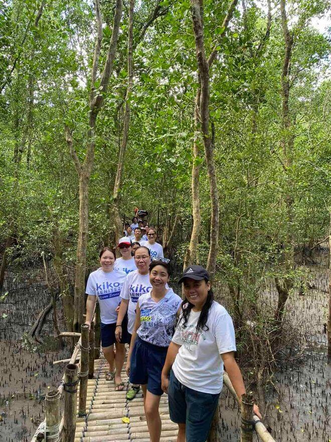 Metro Third District Office staff Joins Mangrove Planting