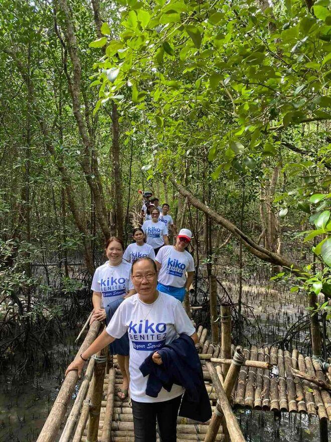 Metro Third District Office staff Joins Mangrove Planting