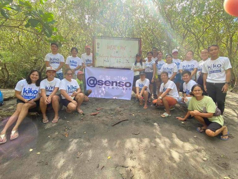 Metro Third District Office staff Joins Mangrove Planting